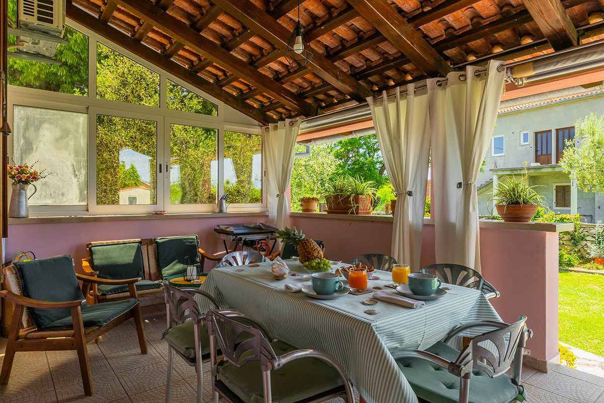 Ferienhaus mit Grill und Liegestühlen  in Marčana, Südküste Istrien