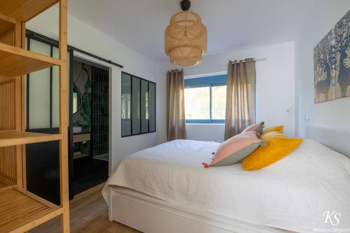 Gîte pour 2 personnes, avec vue et piscine ainsi que vue sur le lac et jardin à Montbrun-Lauragais