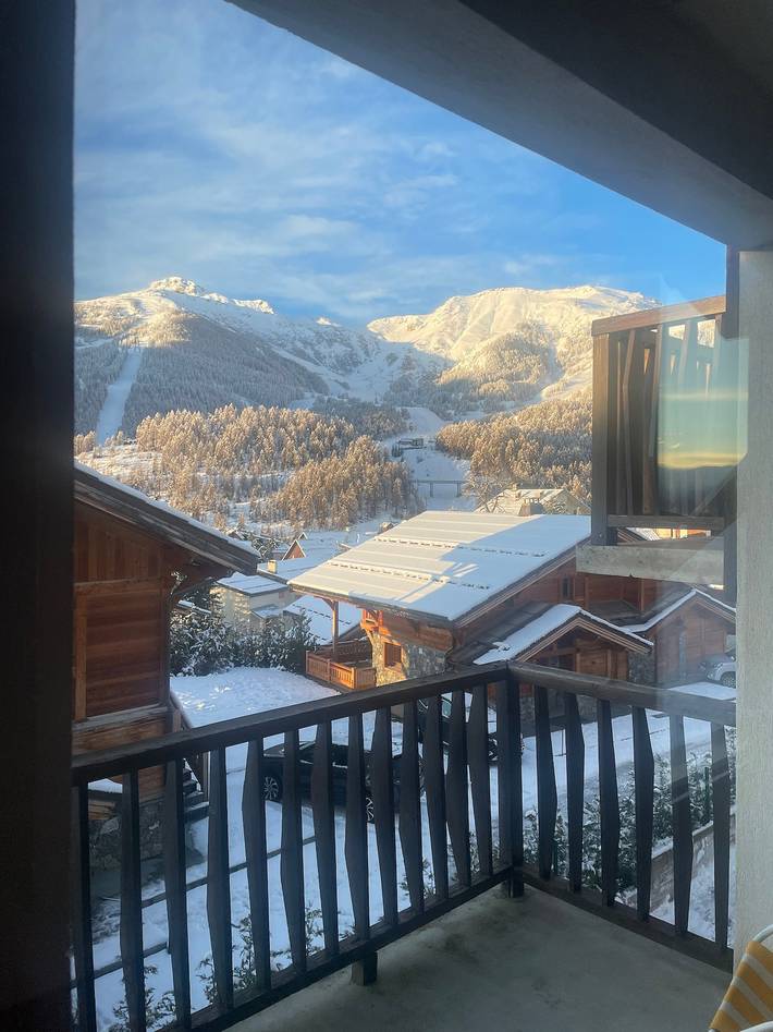 Apartamento entero, Apartamento 'Chaleureux La Montagne' con jardín privado y balcón in Auron, Saint-Étienne-de-Tinée