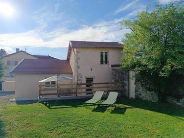 Location de vacances pour 4 personnes, avec jardin et jacuzzi à Matour