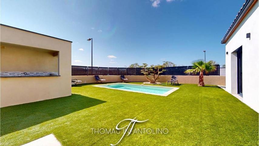 Location de vacances pour 7 personnes, avec terrasse ainsi que piscine et vue à Lavalette - 2