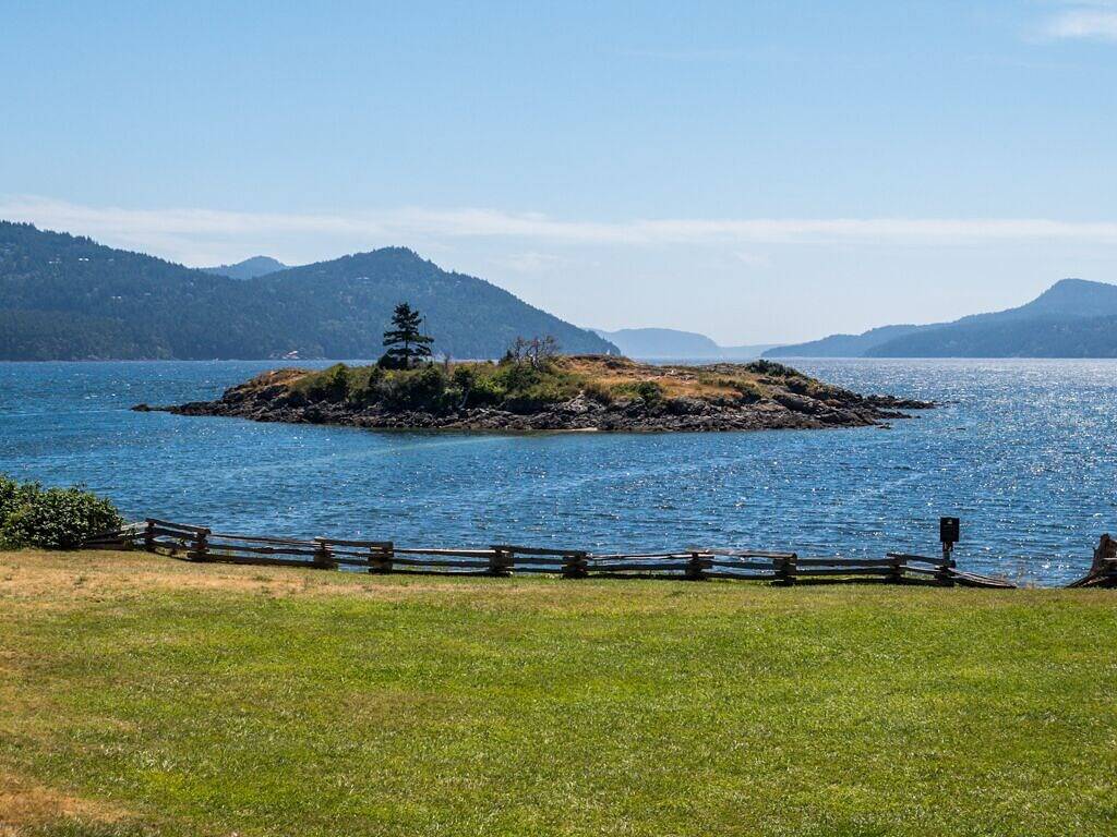Neue moderne Haus mit herrlichem Blick auf das Wasser in Orcas Island
