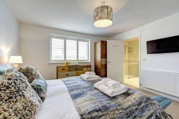 Holiday Home for 8 People in Mawgan Porth, Cornwall, Photo 3