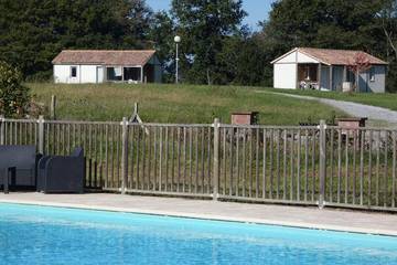 Location de vacances pour 4 personnes, avec piscine et jardin, animaux acceptés à Orist