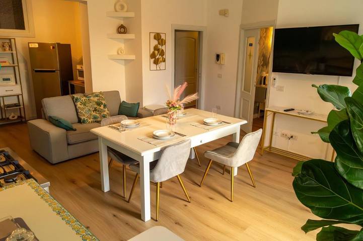 Appartamento per 4 persone, con panorama e piscina nonché giardino, adatto a famiglie con bambini in Aci Sant'Antonio