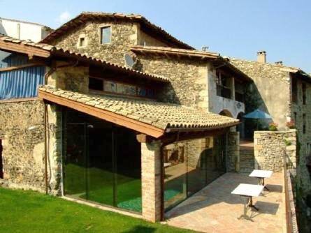 Casa rural para 19 personas, con Balcón y Jacuzzi además de Terraza y Jardín en Garrotxa