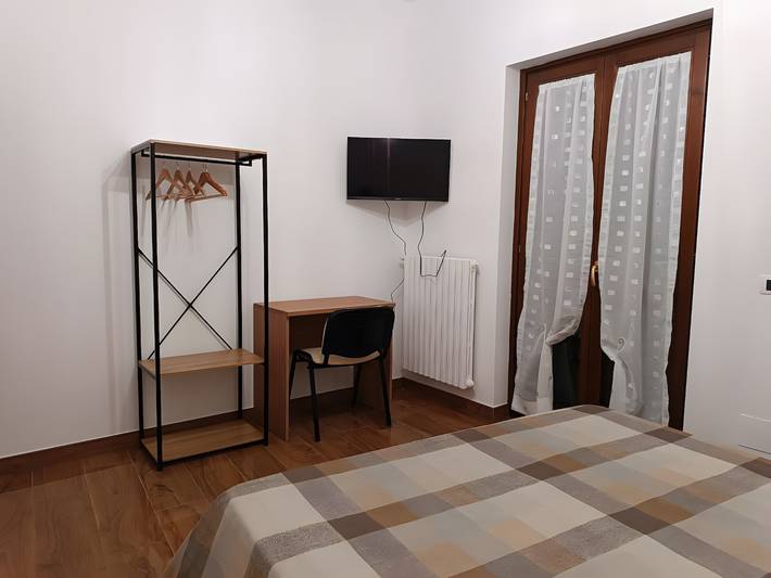 Guest House 'The White House' with Mountain View, Wi-Fi and Air Conditioning in Mercato San Severino, Salerno Provinsen
