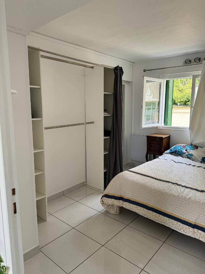 Appartement entier, Ground-Floor Apartment With private Garden in Étampes, Essonne