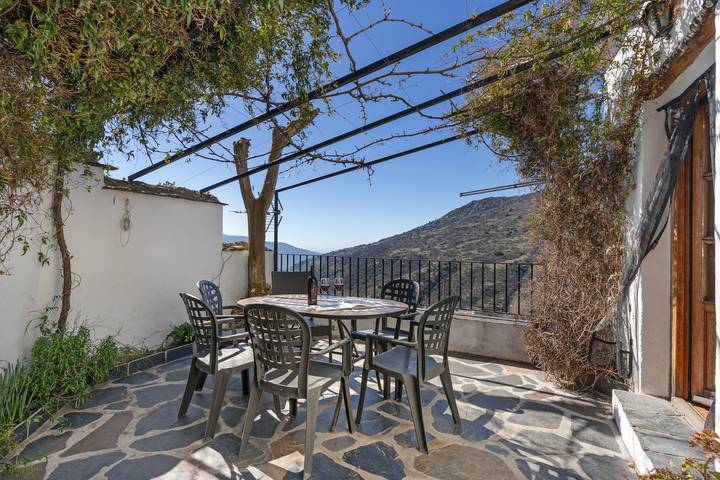 Country house for 6 people, with balcony - 1