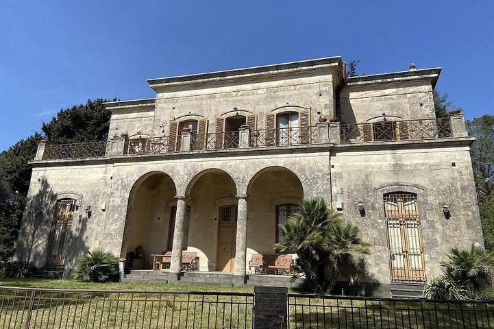 Casa vacanza per 12 persone, con balcone e giardino, con animali domestici in Piedimonte Etneo