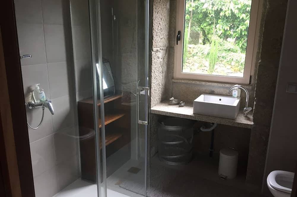 Terrus Wines, Douro Valley Lemon Tree Cottage und Casa da Eva in Serra do Marão, Resende