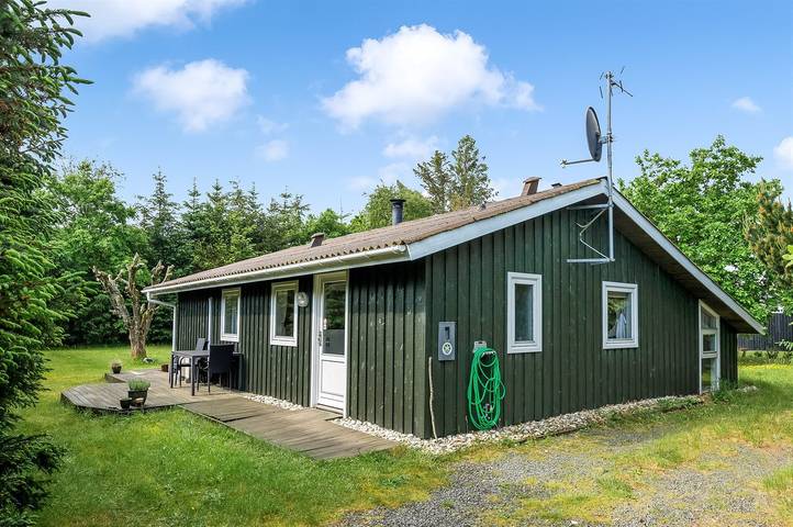 Ferieudlejning for 6 personer, med sauna og terrasse, husdyr tilladt i Hals