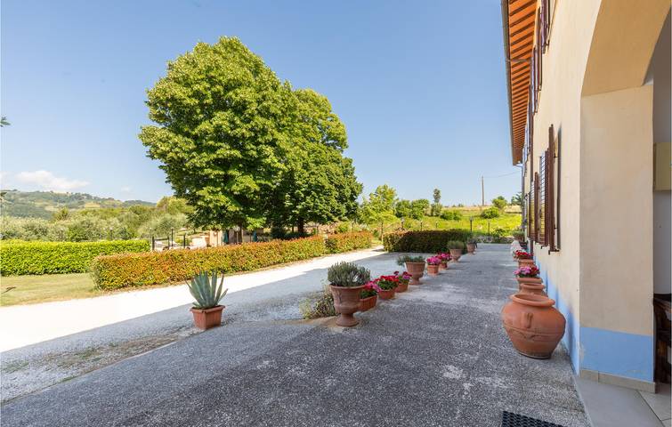 120sqm Apt con aparcamiento, piscina y jardín in Nocera Umbra, Provincia de Perugia