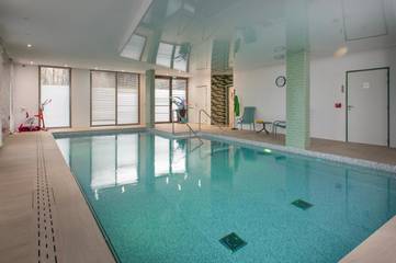 Cottage pour 4 personnes, avec sauna et piscine ainsi que jacuzzi et jardin dans Lomme