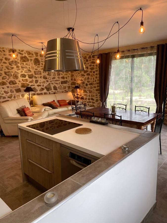 Location de vacances pour 6 personnes, avec vue ainsi que terrasse et jardin à Aiguèze - 3