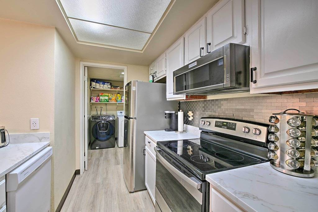 Ganze Wohnung, Heart of Seattle's Suburbs! Family-Friendly Condo in Renton, Lake Washington