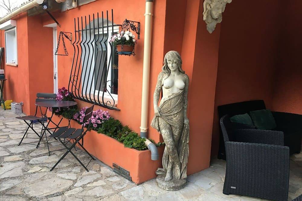 Studio Neuf Dans une Villa in Valbonne, Region de Cannes