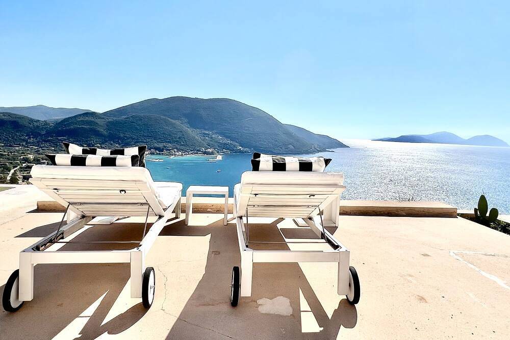 Schöne Villa am Meer 50m mit privatem Pool in Vasiliki, Griechenland