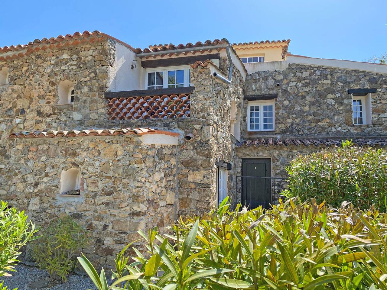 Cosy gîte on small domain with swimming pool in Plan-de-la-Tour, Region de Draguignan