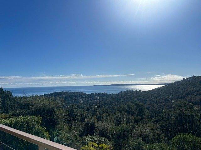 Ganze Ferienwohnung, Gaou Bénat Domaine privé - Appartement T2 Vue Mer climatisé - pour 4 personne in Cap Bénat, Bormes-les-Mimosas