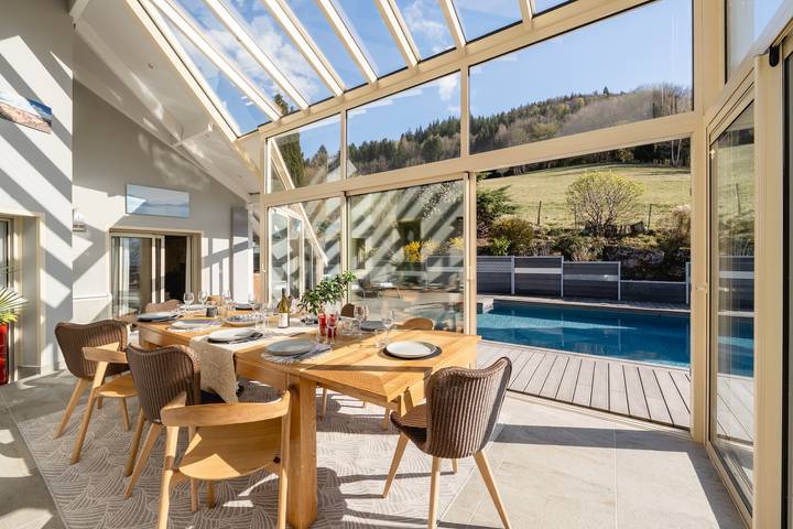 Location de vacances pour 10 personnes, avec terrasse ainsi que jacuzzi et piscine, animaux acceptés à Annecy-le-Vieux - 2