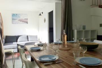 Gîte pour 10 personnes, avec piscine ainsi que balcon et jardin, adapté aux familles dans Plage de La Gorguette