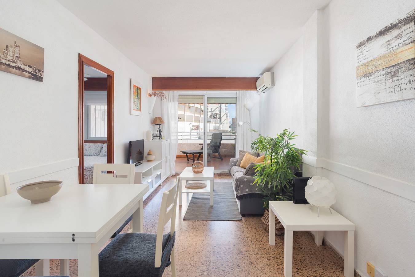 Apartamento entero, Apartamento 'Los Olivos Bb1' con vistas al mar, Wi-Fi y aire acondicionado in Cullera, Costa de Valencia