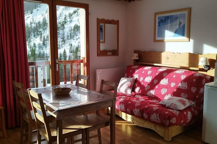 Entire apartment, Mountain apartment ⭐️⭐️⭐️ heated pool, ski slopes 100m away. in Arvieux, Queyras