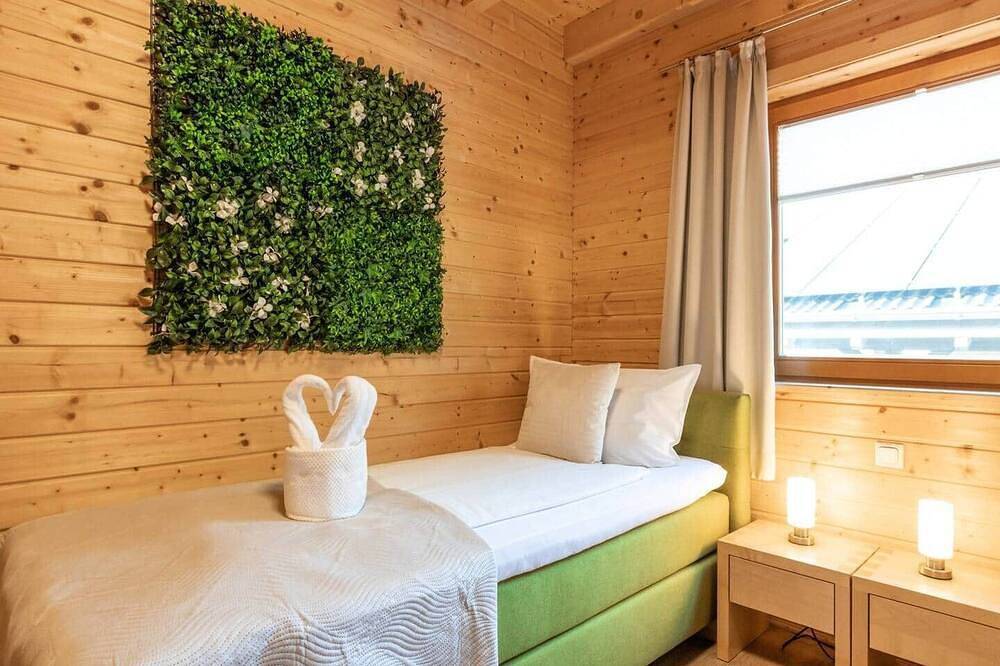 Wellness-Chalet am Badesee für bis zu 10 Personen in Rieden (Eifel), Osteifel