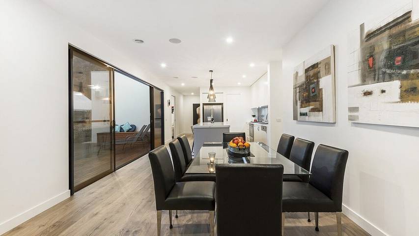 Holiday home for 10 people, with hot tub and garden as well as terrace in Melbourne