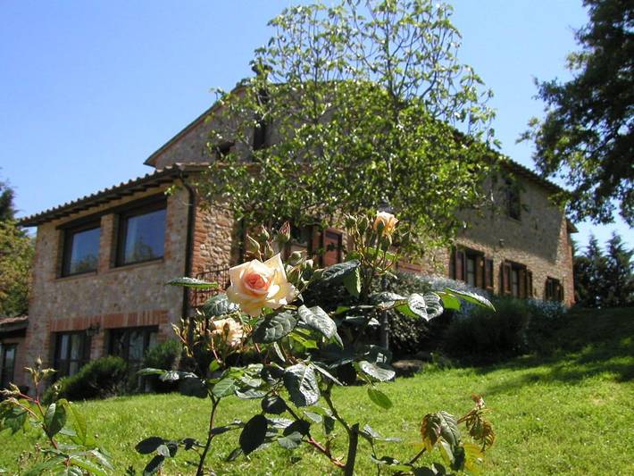 Ferienwohnung für 5 Personen, mit Terrasse und Garten sowie Pool und Ausblick in Monteleone d'Orvieto