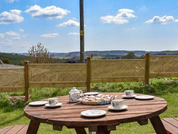 Chalet for 6 People in Northleigh, Devon, Photo 2