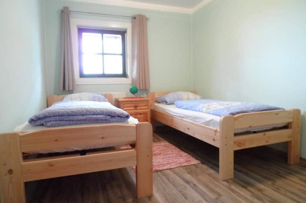 Ganze Wohnung, Schöne Ferienwohnung kombinierbar mit bis zu 6 Schlafzimmer und Erlebnisbad inklusive in Waldmünchen, Ostbayern