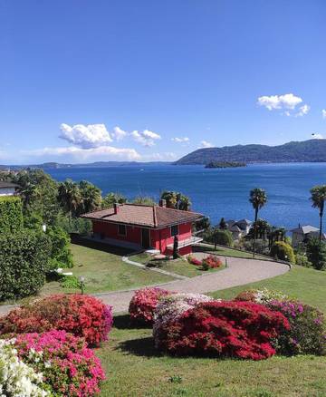 Location de vacances pour 4 personnes, avec jardin ainsi que vue sur le lac et vue dans Verbania