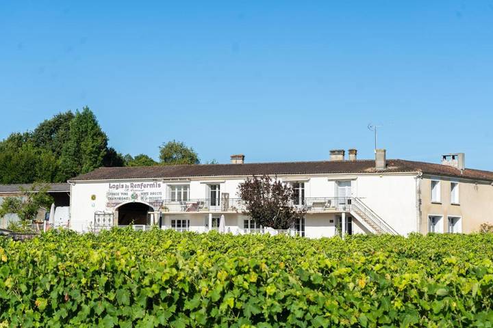 Gîte pour 4 personnes, avec piscine et vue ainsi que terrasse et jardin, animaux acceptés à Saint-Même-les-Carrières - 3