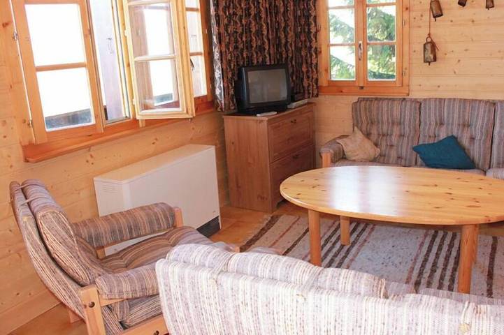 Ganze Wohnung, Joli chalet avec beaucoup de charme situé sous l'hôtel Bella-Tola, proche de toutes commodités, avec in Saint Luc, Anniviers