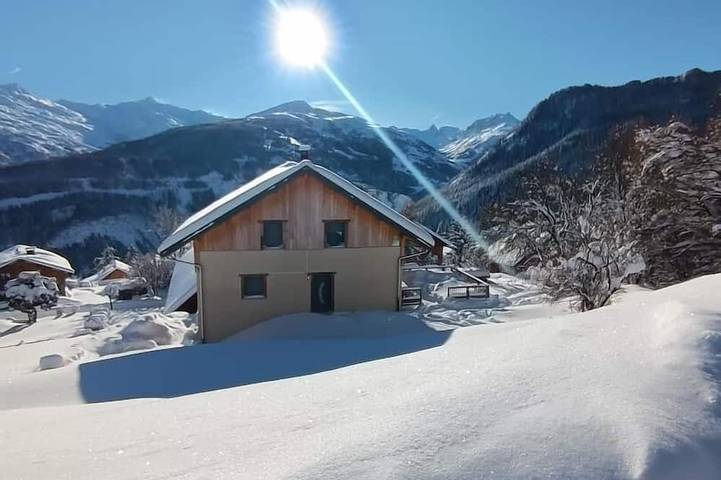 Location de vacances pour 12 personnes, avec balcon et jardin à Montricher-Albanne