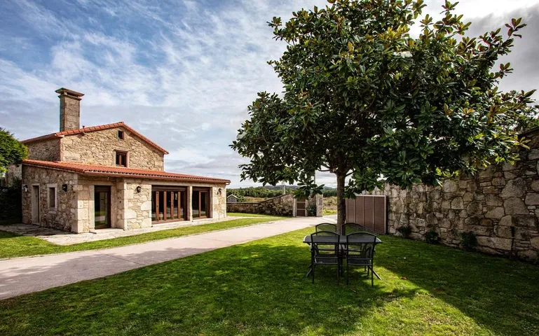 Casa de vacaciones para 6 personas, con vistas además de piscina y jardín - 1