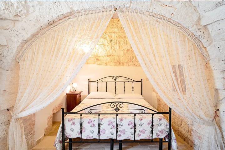 Apartment 'Trullo Fico' with Shared Pool, Shared Terrace and Wi-Fi in Martina Franca, Taranto Province