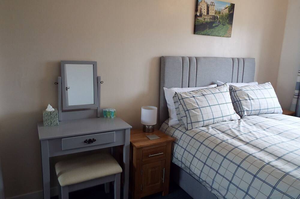 Entire apartment, Central Location with free on-site private parking, free wi-fi and Netflix in Leith, Edinburgh