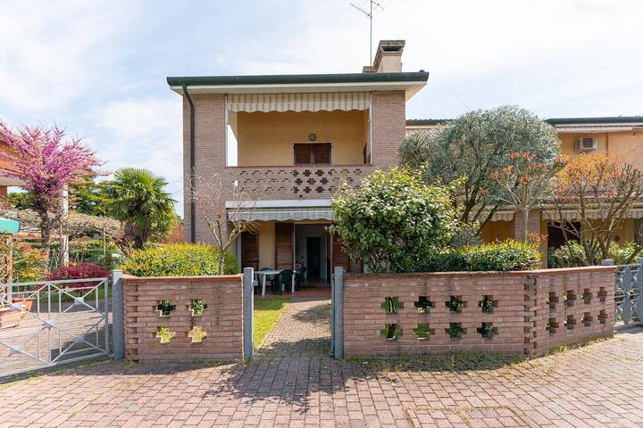 Two-Bedroom Apartment with Private Garden in Lido degli Estensi, Comacchio
