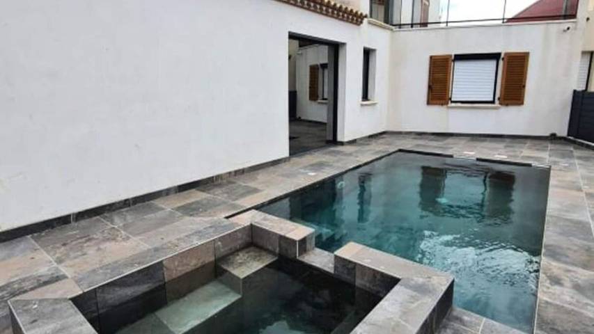 Appartement de vacances pour 9 personnes, avec terrasse et piscine à Frontignan