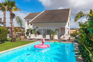 Chalet para 37 personas, con jardín además de piscina y jacuzzi en Lisboa y alrededores