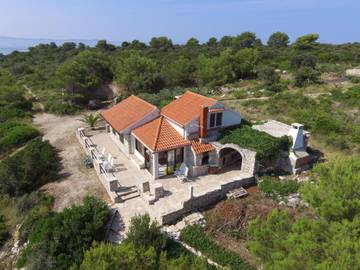 Ferienhaus für 7 Personen, mit Garten auf Solta