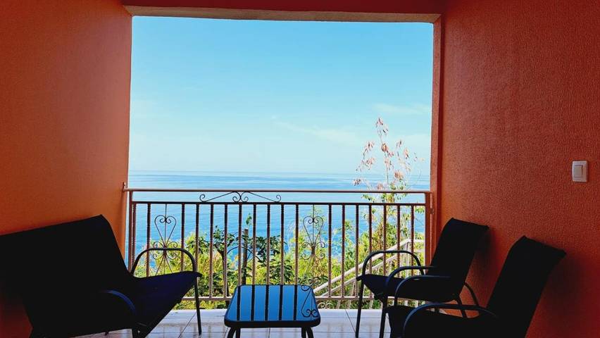 Gîte pour 2 personnes, avec balcon et vue dans Plage de Petite Anse - 3