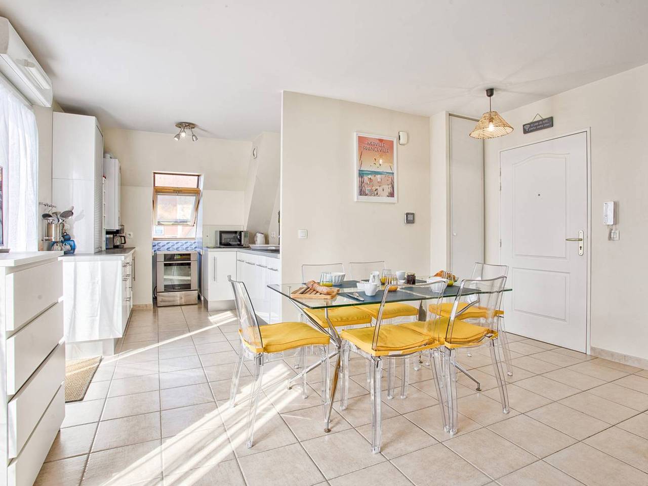 Apartamento entero, Apartamento luminoso con balcón y piscina para 5 personas in Merville-Franceville-Plage, Región de Caen