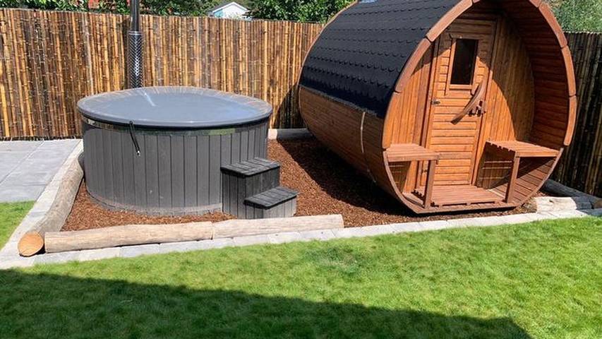 Ferienwohnung für 8 Personen, mit Terrasse und Sauna sowie Garten und Pool in Jade