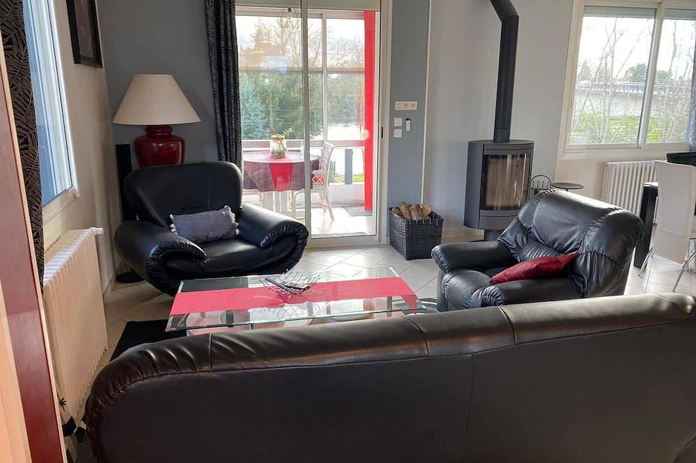 Entire apartment, Totally independent apartment on the first floor of a detached house in Bergerac, Périgord Pourpre