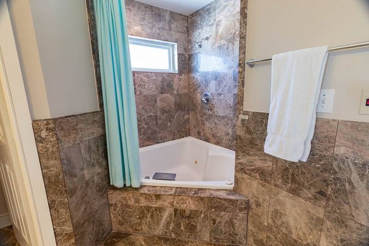 Vacation rental for 10 people, with balcony and pool as well as yard in St. George Island