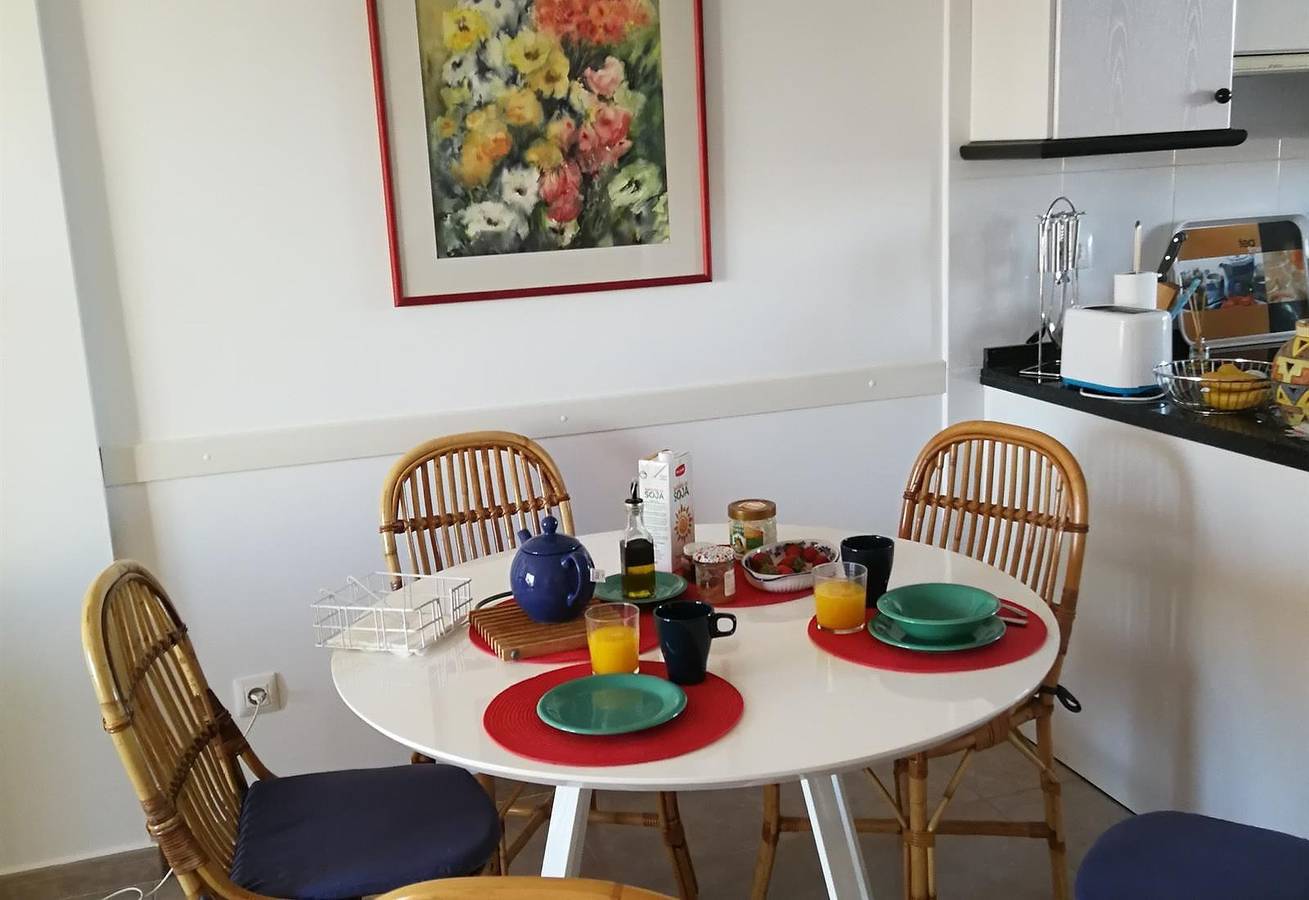 Apartamento entero, Casa "Jardines de Denia Iii" con vistas al mar, piscina, Wi-Fi, A/C, terraza y jardín in Las Marinas, Dénia